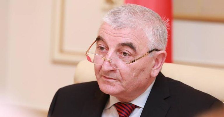 Məzahir Pənahov gedir