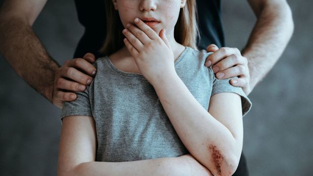 Rusiyada dəhşətli ailə dramı: Ata böyük qızını zorladı, kiçik qızı ilə cinsi münasibətə girdi