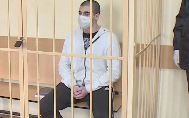 İki nəfərin ölümünə səbəb olan azərbaycanlı Rusiyada məhkəmə önünə çıxarılıb - VİDEO