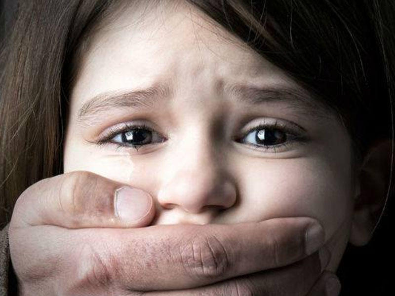 Qonşunun 5 yaşlı qızını aldadaraq evinə apardı - VİDEO - FOTO