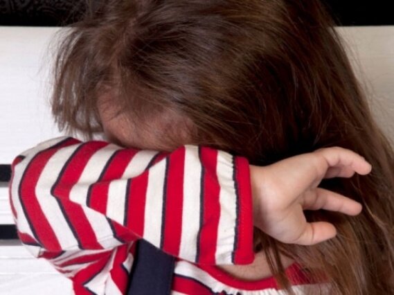 Kişi 4 yaşlı ögey qızına TƏCAVÜZ ETDİ