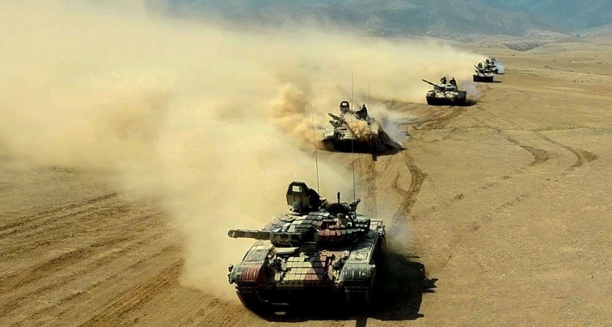 На учениях проведена передислокация войск в ночное время - ФОТО/ВИДЕО