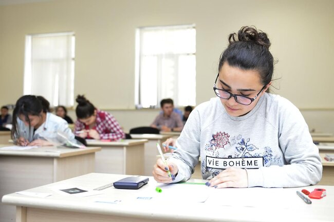 Qəbul imtahanında abituriyentlərə veriləcək tapşırıqların sayı artırıldı