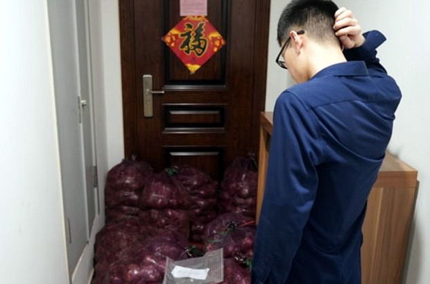 Sevgilisini ağlatmaq istəyən küskün qadının ağlagəlməz intiqamı - FOTO/VİDEO