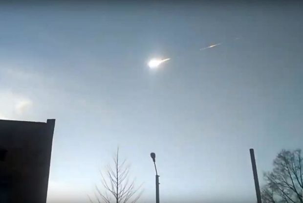 В Сибири зафиксировали падающий метеорит – ВИДЕО
