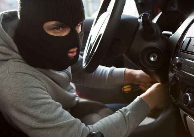 В Баку найден угнанный автомобиль