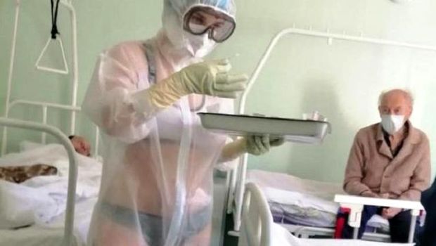 Palataya şəffaf geyimdə daxil olan tibb bacısından xəbər var - FOTO