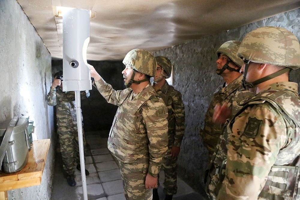 Ekspert Müdafiə nazirinin cəbhə bölgəsinə səfərlərinin məqsədini açıqladı