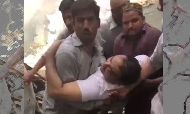 Qəzaya uğrayan təyyarədən sərnişinlərdən birinin xilas anı - VİDEO