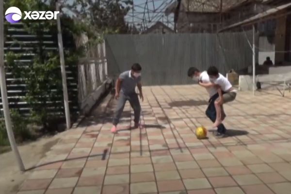 Yeriyə bilməyən qardaşının istəyini belə reallaşdırdı - VİDEO