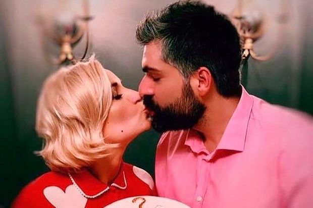 Rusiyanın pop ulduzu ərindən boşanır - FOTO