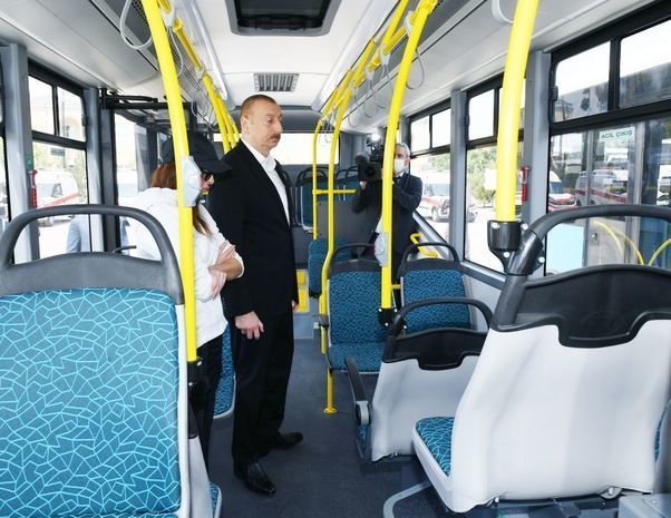 Ильхам Алиев и Мехрибан Алиева ознакомились с транспортными средствами и спецтехникой в Шамахе - ФОТО