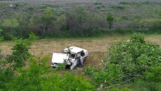 В Товузе автомобиль врезался в дерево - ВИДЕО