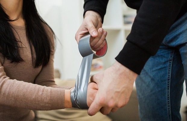 В Баку связали и избили супружескую пару