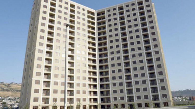 Jurnalistlərin binasındakı mənzillər satışa çıxarıldı - Fotolar