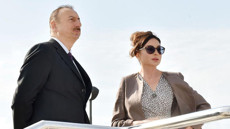 Prezident və xanımı “Qobu Park-3” yaşayış kompleksinin açılışını etdi