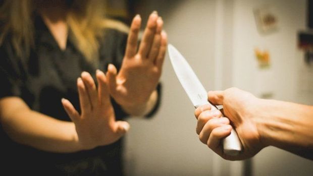 В Баку задержан мужчина, зарезавший в салоне жену