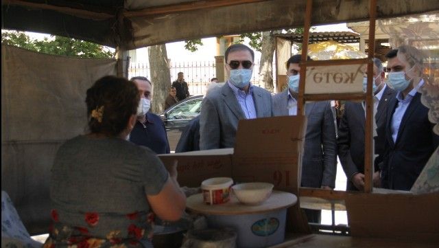 İcra başçısı kətə bişirən xanıma da xəbərdarlıq etdi — FOTOLAR