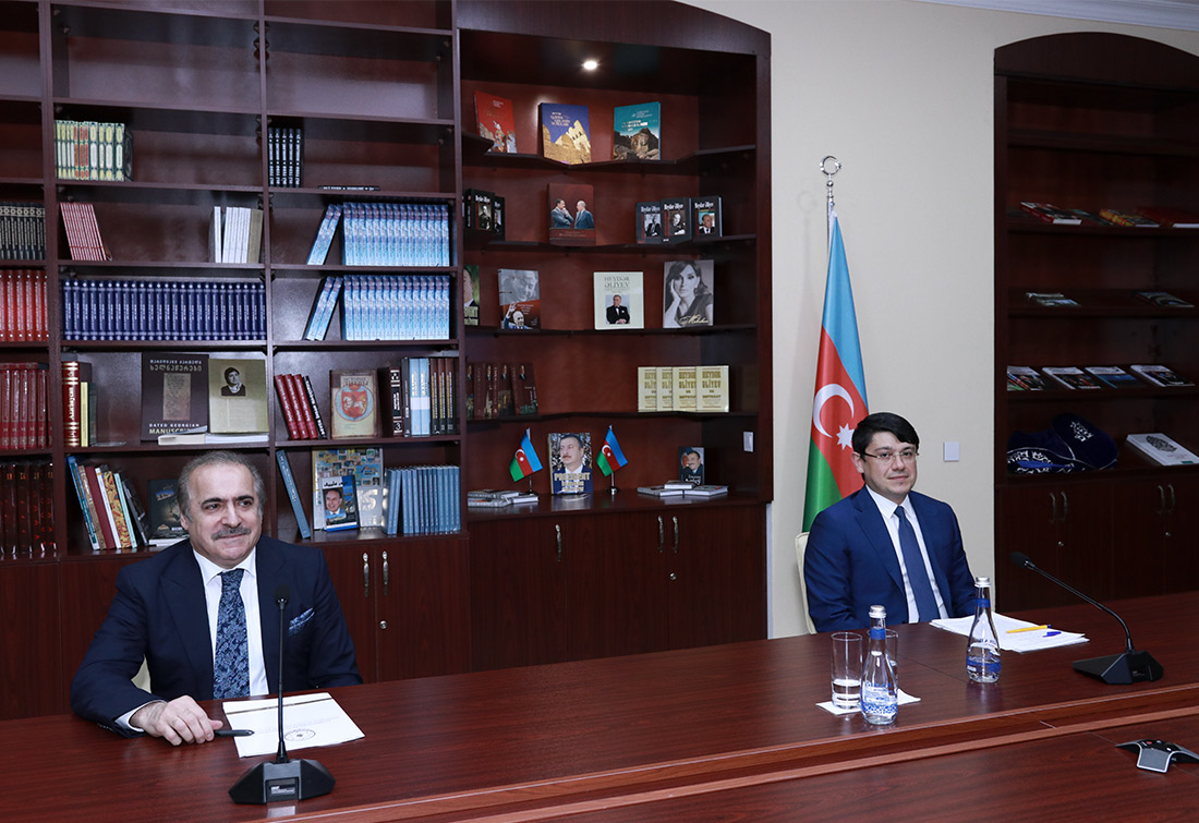 Dövlət komitəsinin sədri və millət vəkili beynəlxalq videokonfrasda sosial məsafəni belə qorudu - FOTO