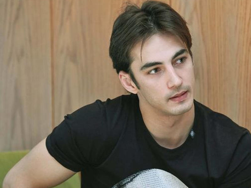 Roza Zərgərlinin aktyor oğlu Corc: “Uşaq olsam da, intim səhnələrə çəkilmişəm” - FOTO