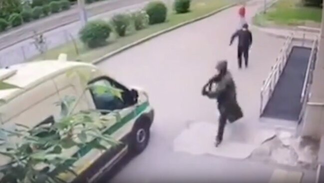 Film kimi silahlı oğurluq KAMERALARA DÜŞDÜ - VİDEO