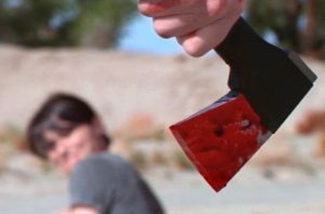 Azərbaycanda DƏHŞƏT: Kişi keçmiş arvadını baltaladı