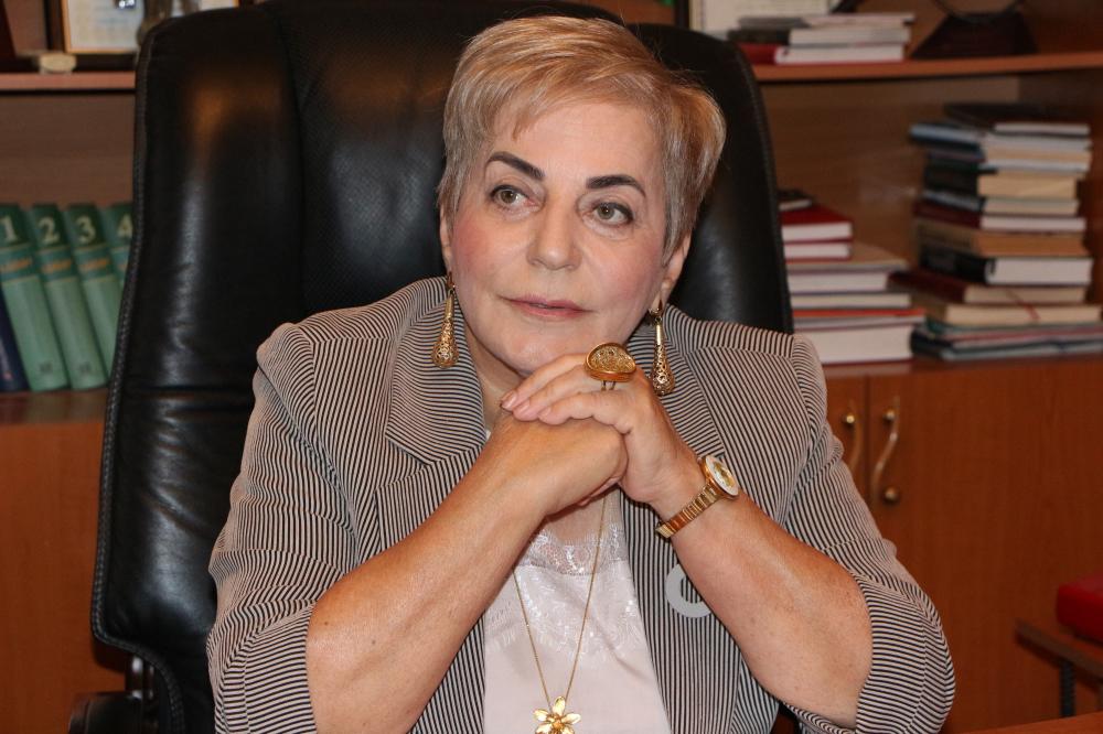 TANINMIŞ JURNALİST ƏMİNƏ YUSİFQIZI NÖVBƏTİ DOĞUM GÜNÜNÜ QEYD EDİR