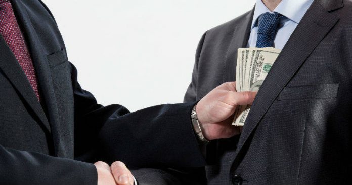 Azərbaycanda prokuror həbs edildi – 27 min manat rüşvətə görə