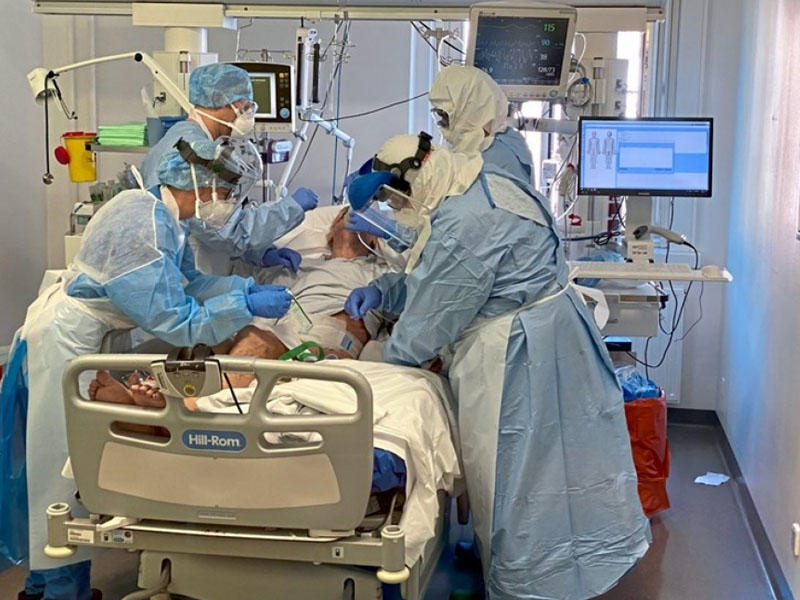 Bu ölkədə koronavirusa yoluxan və vəziyyəti ağır olan xəstələrin 40 faizinin yaşı 60-dan aşağıdır