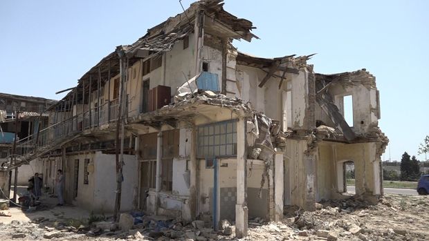 Bakıda bir əsrlik yaşayış binası sökülür - VİDEO