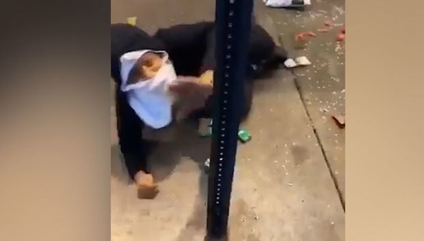 Qarət üçün girdiyi mağazada gözləmədiyi mənzərə ilə üzləşdi - VİDEO