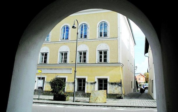Hitlerin anadan olduğu ev polis bölməsi kimi fəaliyyət göstərəcək - FOTO