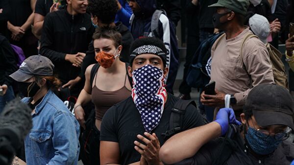 Комендантский час не остановил протесты в Нью-Йорке