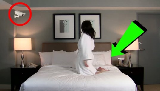 Bu qız gizli kameranın onu çəkdiyini bilmirdi .. Gör nə etdi?