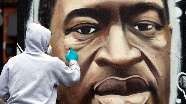 Ekspertiza: Corc Floyd COVID-19-a yoluxubmuş