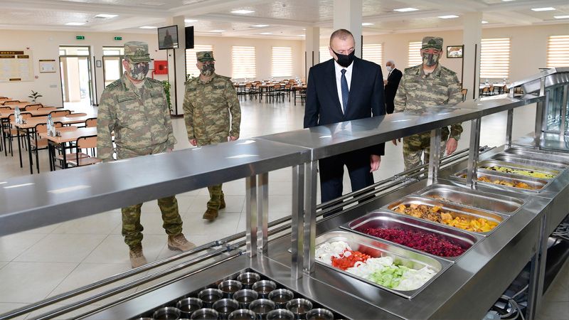 İndi əsgər yeməkxanalarında yemək nazirin tapşırığına əsasən hazırlanır, əvvəl isə...