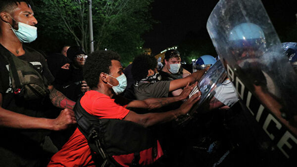 СМИ: Число задержанных в США с начала протестов превысило 10 000