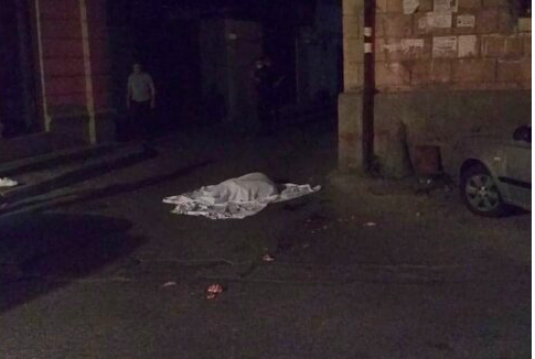 Bakıda tələbə qız intihar etdi - FOTO