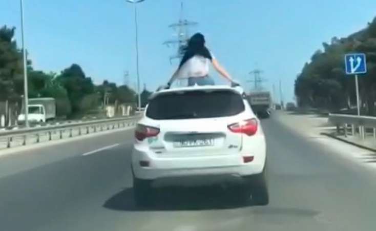 Bakı-Sumqayıt yolunda qız avtomobildə görün nə etdi... - VİDEO