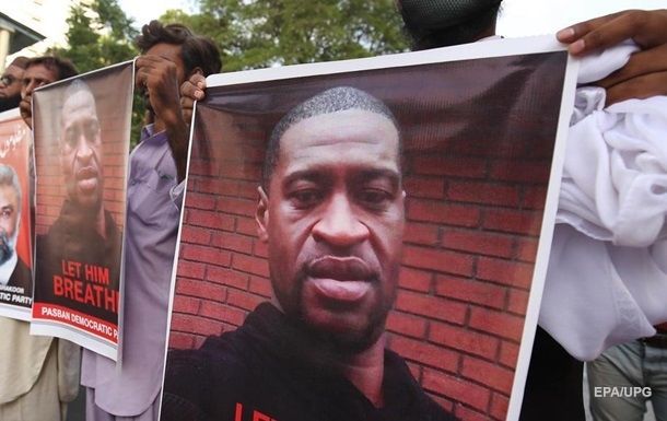 Corc Floydun ailəsinə yardım fonduna yarım milyon insan pul köçürdü