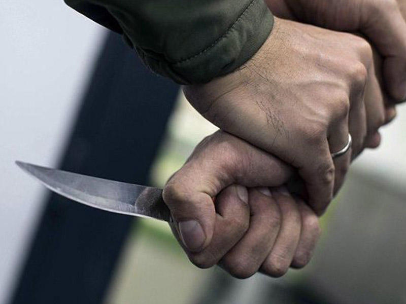 Qohumlar arasında qanlı dava: cinsiyyət orqanını və əlini kəsdi