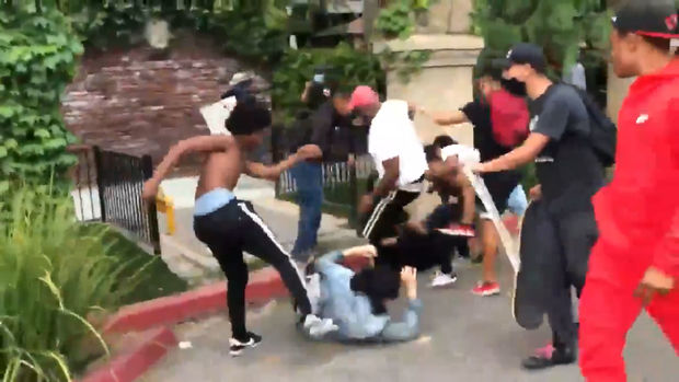 Kaliforniyada irqi qarşıdurma – VİDEO