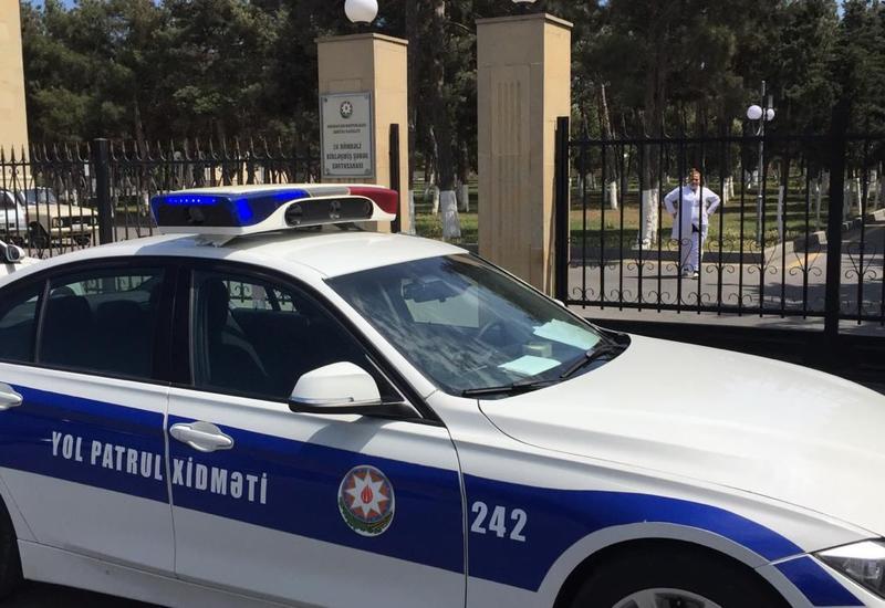 Полиция оцепила маркет в Баку - ФОТО