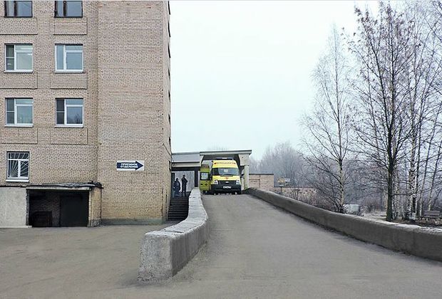 Koronavirus xəstələri dalaşdı: Biri bıçaqlandı