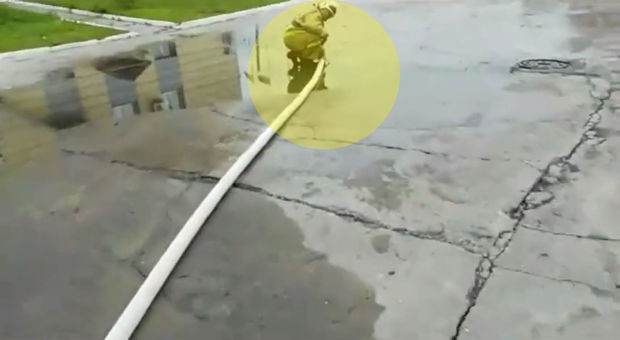 Rusiyada işçinin xətası üzündən FHN-in yetkilisi öldü – ANBAAN VİDEO