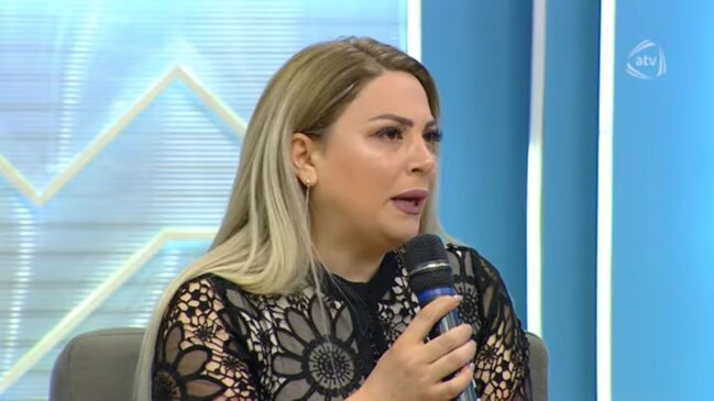 Yarıçılpaq halda videosu yayılan azərbaycanlı müğənni: