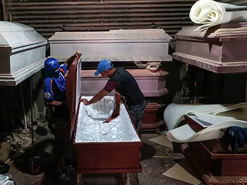 Koronavirusdan ölənlərin sayını gizlətmək üçün meyitləri gecə basdırırlarmış