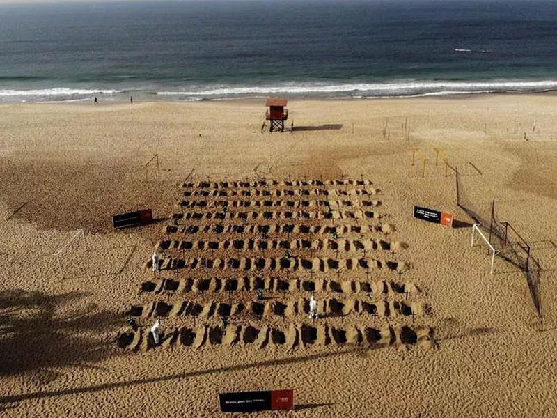 Çimərlikdə 100 qəbir qazıldı - Koronavirusa görə - FOTO