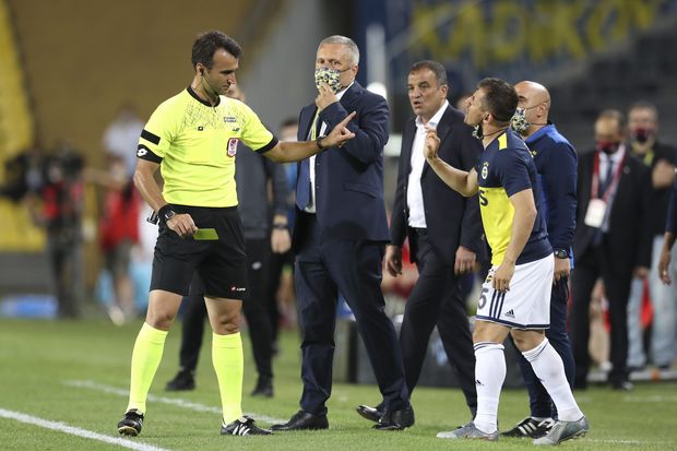 Həsrət sona çatdı, Türkiyədə futbol başladı: Qırmızı vərəqələr, penaltilər…