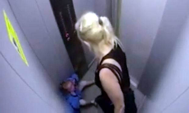 Qadının liftdə etdikləri görənləri şoka saldı - ANBAAN VİDEO